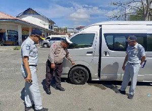 Satlantas Polres Aceh Barat bersama Dishub Gelar Ramp Check Angkutan Umum