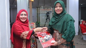 Ketua Yayasan Ubudiyah Resmi Melantik Dr Mutiawati sebagai Rektor UUI