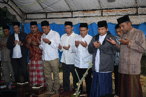 Wagub Aceh Fadhlullah Ziarahi Makam Aba Asnawi Lamno