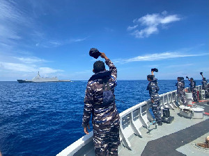 Amankan ALKI III, KRI Madidihang-855 Passing Exercise dengan Kapal Perang Jepang