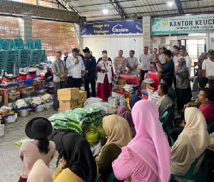 Pemko Banda Aceh Serahkan Bantuan Masa Panik untuk Korban Kebakaran