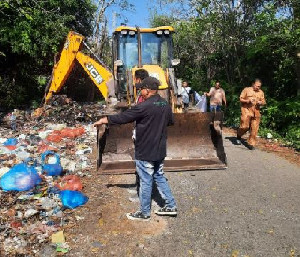 DLH Aceh Besar dan PT SBA Bersihkan Sampah di Mon Ikeun