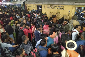 Berdesakan di Stasiun Kereta Api New Delhi, Tewaskan 15 Orang