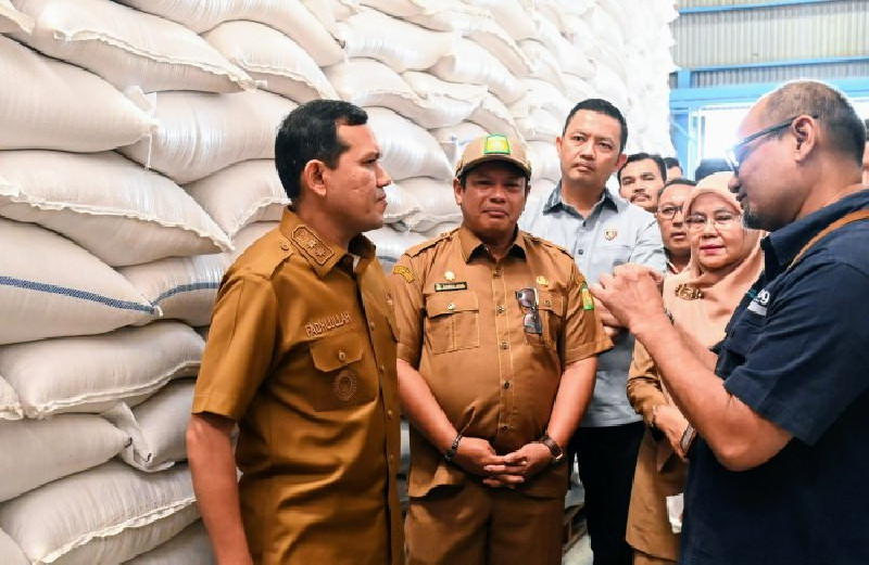 Pastikan Stok Beras Jelang Ramadan, Wagub Aceh Tinjau Gudang Bulog Lambaro