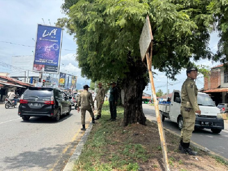 Satpol PP WH Aceh Besar Awasi dan Imbau Pedagang di Jalur Wisata