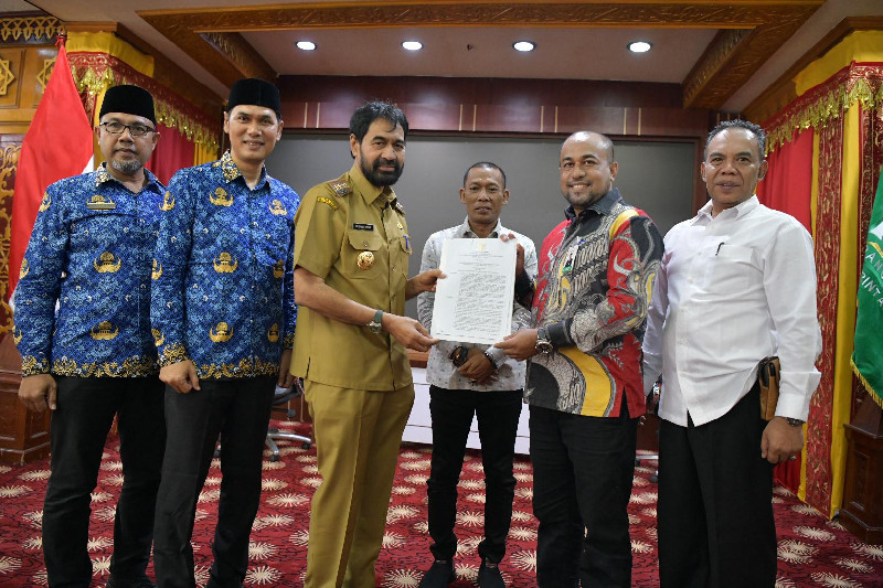 Fadhil Ilyas Ditunjuk Kembali Sebagai Plt. Direktur Utama Bank Aceh dalam RUPSLB