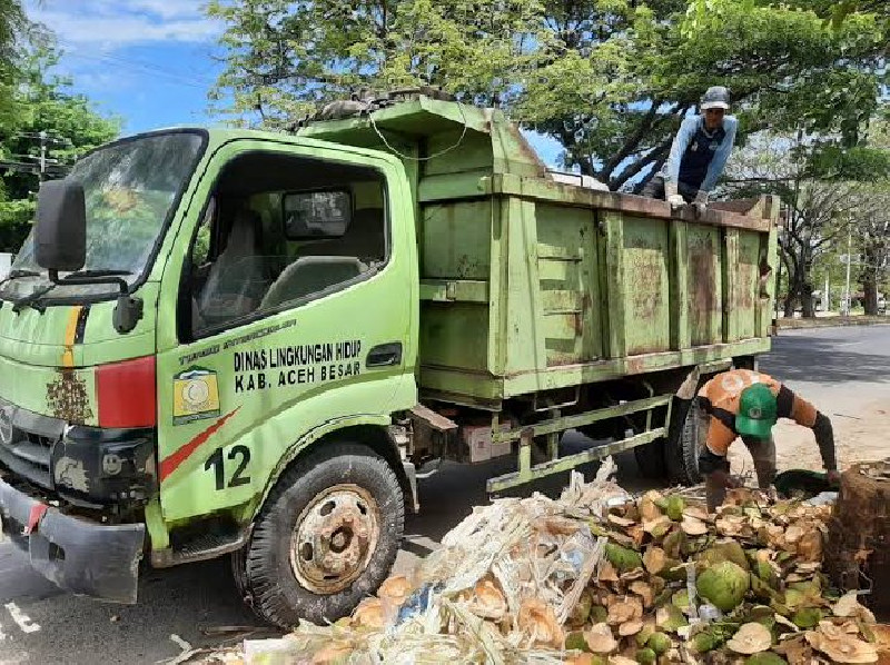 DLH Aceh Besar Siapkan 57 Armada Angkut Sampah selama Ramadan