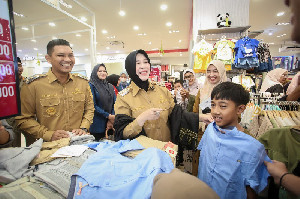 Bahagianya Ratusan Anak Yatim Banda Aceh Diajak Berbelanja Baju Lebaran