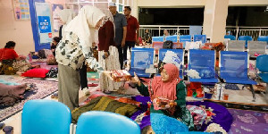 Gerilya Sahur Istri Gubernur, Mengantar Cinta dalam Seporsi Nasi