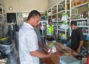 Pastikan Stok Pupuk, Polsek Sungai Mas Aceh Barat Cek Toko Pertanian