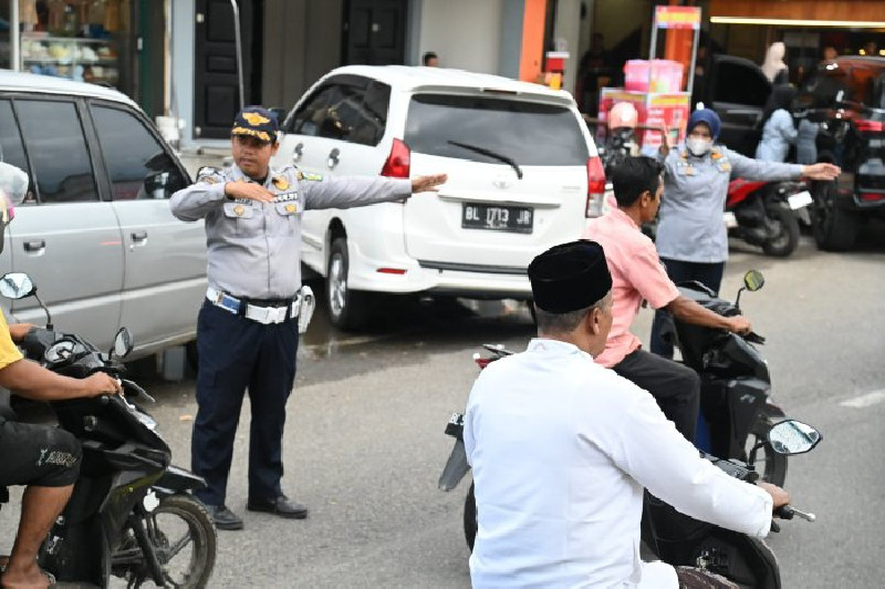 Dishub Aceh Besar Tertibkan Lalu Lintas di Lambaro dan Aneuk Galong Selama Ramadhan