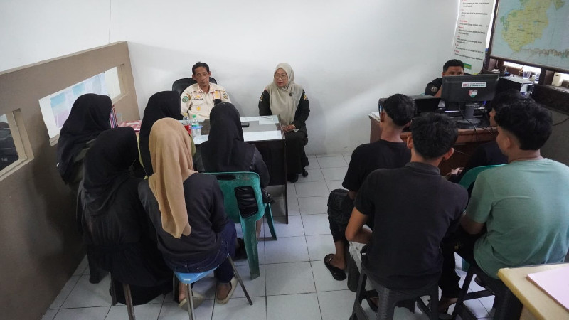 Makan di Tempat Umum, 9 Remaja Diamankan Satpol PP WH Banda Aceh