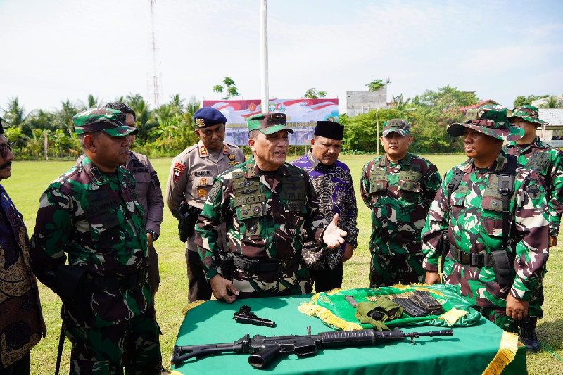 Kodam IM Kembali  Terima 2 Senpi dan Granat Sisa Konflik dari masyarakat