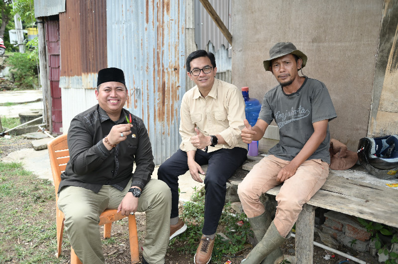 Ketua DPRK Kunjungi Petani Cabai yang Gagal Masukkan Anaknya ke MIN di Banda Aceh