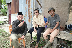 Ketua DPRK Kunjungi Petani Cabai yang Gagal Masukkan Anaknya ke MIN di Banda Aceh