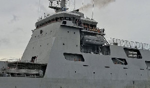 Puluhan Pelajar Sabang dan Lhokseumawe Sambangi Kapal Perang KRI Bontang-907