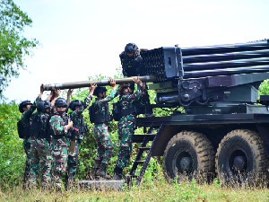 Korps Marinir TNI AL Uji Tembak MLRS dan Meriam 35 mm