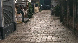 Desa Ateuk Pahlawan Pasang Paving Blok untuk Cegah Genangan dan Penyakit