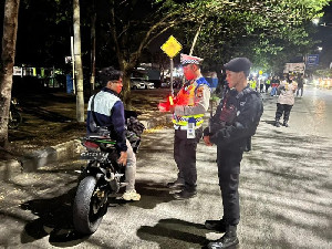 Razia Tengah Malam di Lamgugob, Polisi Amankan 12 Motor Knalpot Brong dan Rokok Ilegal