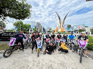 Peringati May Day, Jurnalis di Aceh Gowes Bawa Pesan Stop Kekerasan dan Upah Layak