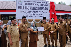 SD Swasta SP Teumarom Jadi Negeri dan Terima Bantuan Rehab Rp146 Juta