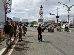 Satpol PP/WH Aceh Besar Gelar Patroli di Dua Titik Traffic Light