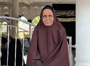 Nek Ti Usia 90 Tahun, Penjual Kue Asal Pidie Jaya Pergi Haji Tanpa Mahram