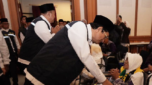 Lepas 393 Jemaah Haji Kloter Perdana, Menag: Jaga Niat dan Kesehatan