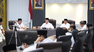 Pimpin Rapim, Menag Bahas Optimalisasi Zakat hingga Upaya Cegah Perceraian