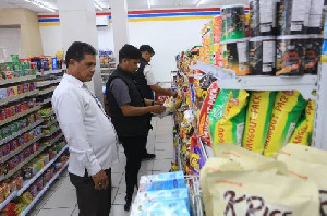 Tim Gabungan Polres Aceh Barat Sidak Produk Makanan yang Mengandung Babi