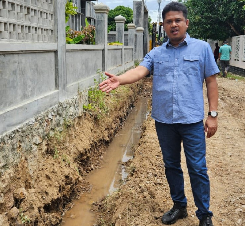 Daniel Abdul Wahab Advokasi Pembangunan Saluran drainase dan Jalan Warga Perbatasan Lamdom-Bathoh