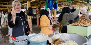 Ketua TP PKK Aceh Kunjungi UMKM “Dapu Sale Cek Dar” di Pidie