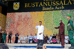 Lima Pelanggar Syariat di Banda Aceh Dihukum Cambuk