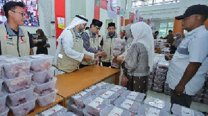 Dapat 20 Sapi Kurban, UIN Ar-Raniry Distribusikan 2.300 Paket Daging Bantuan Emirates Red Crescent
