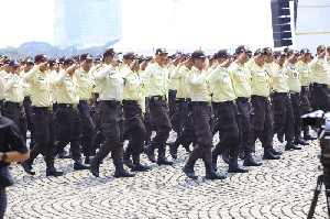 Satpam dan Potmas Ikut Devile Hari Bhayangkara ke-79 di Monas