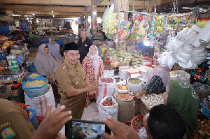 Tinjau Pasar Induk Lambaro, Bupati Aceh Besar: Penataan dan Kebersihan Jadi Prioritas