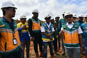 Hentikan Sementara Tambang Nikel, Bahlil Tinjau Langsung PT GAG di Raja Ampat