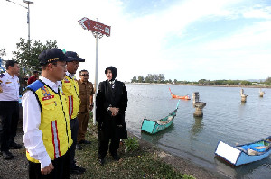 Tinjau Jembatan Alue Naga, Wali Kota Illiza Berharap Dibangun Tahun Depan