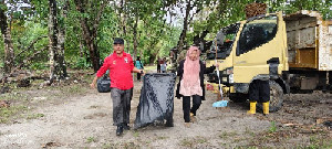 Peringati Hari Lingkungan Hidup Sedunia, Pemkab Simeulue Bersihkan Pantai Ujung Bala