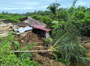 Tebing Sungai Arakundo Longsor, Dua Rumah Rusak di Aceh Timur