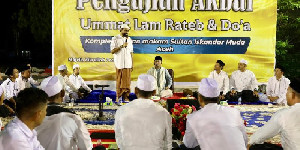 Mualem Hadiri Zikir Akbar di Makam Sultan Iskandar Muda