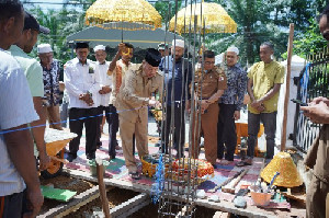 Bupati TRK Lakukan Peusijuek dan Peletakan Batu Pertama Pembangunan Masjid Jamik Al-Muttaqin