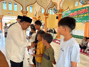 Komunitas Lamno Raya Berikan Santunan Anak Yatim Jelang Idul Adha