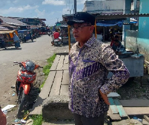Wabup Simeulue Tinjau Langsung Kondisi Sampah dan Saluran Air di Pasar Inpres Sinabang