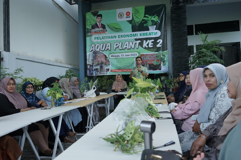 Kembangkan Ekonomi Kreatif, Farid Nyak Umar Gelar Training Aqua Plant ke-2