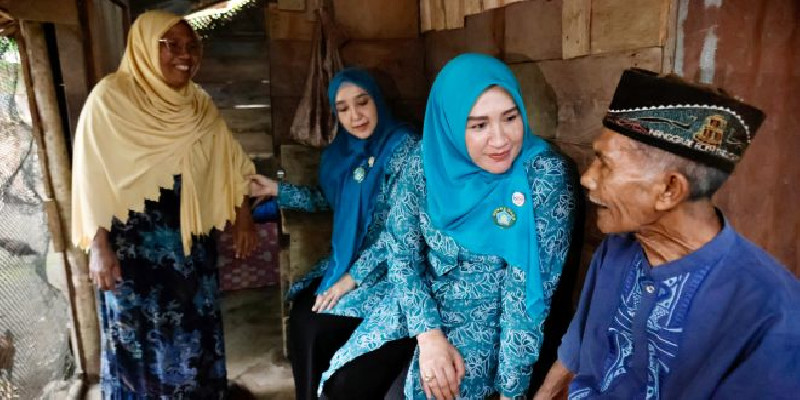 Ketua TP PKK Aceh Jemput Bola Data Warga Miskin di Aceh Selatan