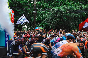 Lepas Peserta Tour de Banyuwangi Ijen, Menpora: Promosikan Daerah ke Dunia Melalui Olahraga