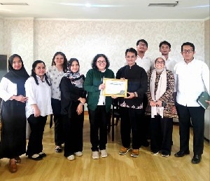 Kepala ARC USK Raih Penghargaan Atsiri Nasional dari Kemenperin