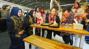 Kapolri Nikmati “Kupi Khop” di Stan Bhayangkari Aceh