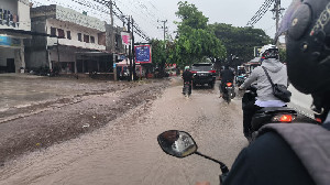 Drainase Minim, Jalan Banda Aceh - Krueng Raya Langganan Genangan Air Saat Hujan